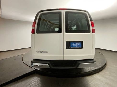 Used 2017 Chevrolet Express 3500 RWD image 7