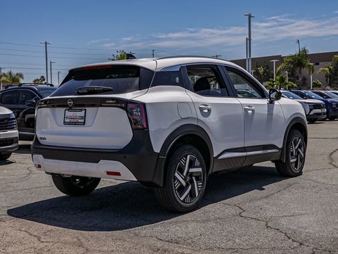 New 2026 Nissan Kicks SV FWD image 4
