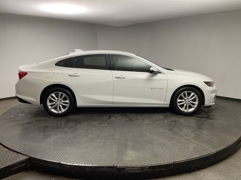 Certified 2018 Chevrolet Malibu LT FWD image 9