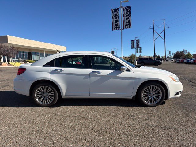 Used 2011 Chrysler 200 Limited FWD image 4