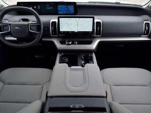 New 2026 Ford Expedition Active RWD image 7