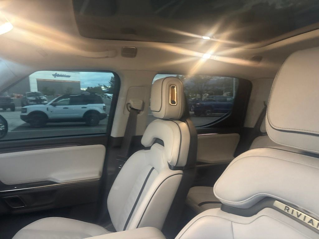 Used 2023 Rivian R1T Adventure Dual AWD/4WD image 14