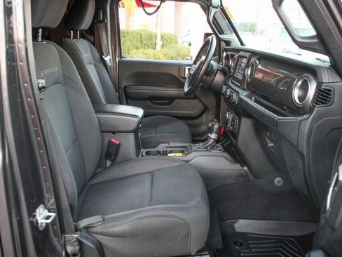 Used 2020 Jeep Wrangler Unlimited Sahara image 37