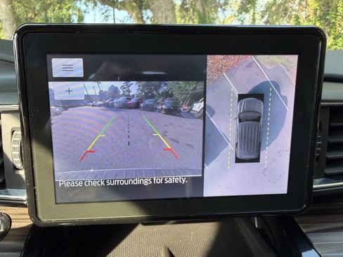 Used 2022 Ford Explorer Limited w/ Equipment Group 301A RWD image 26