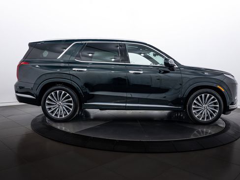 Used 2024 Hyundai Palisade Calligraphy image 3