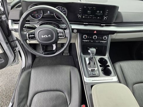 Used 2023 Kia Carnival LX image 29