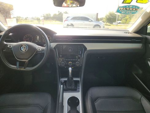 Used 2021 Volkswagen Passat 2.0T SE image 24