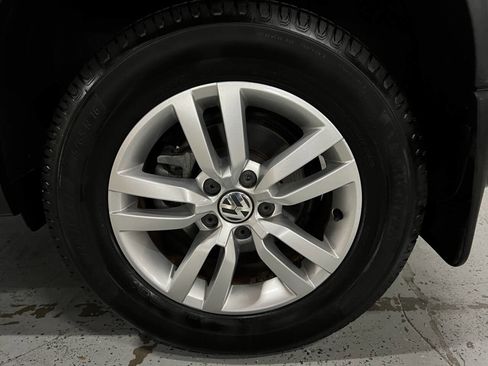 Used 2014 Volkswagen Tiguan S image 17