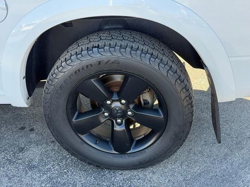 Used 2018 RAM 1500 SLT image 9