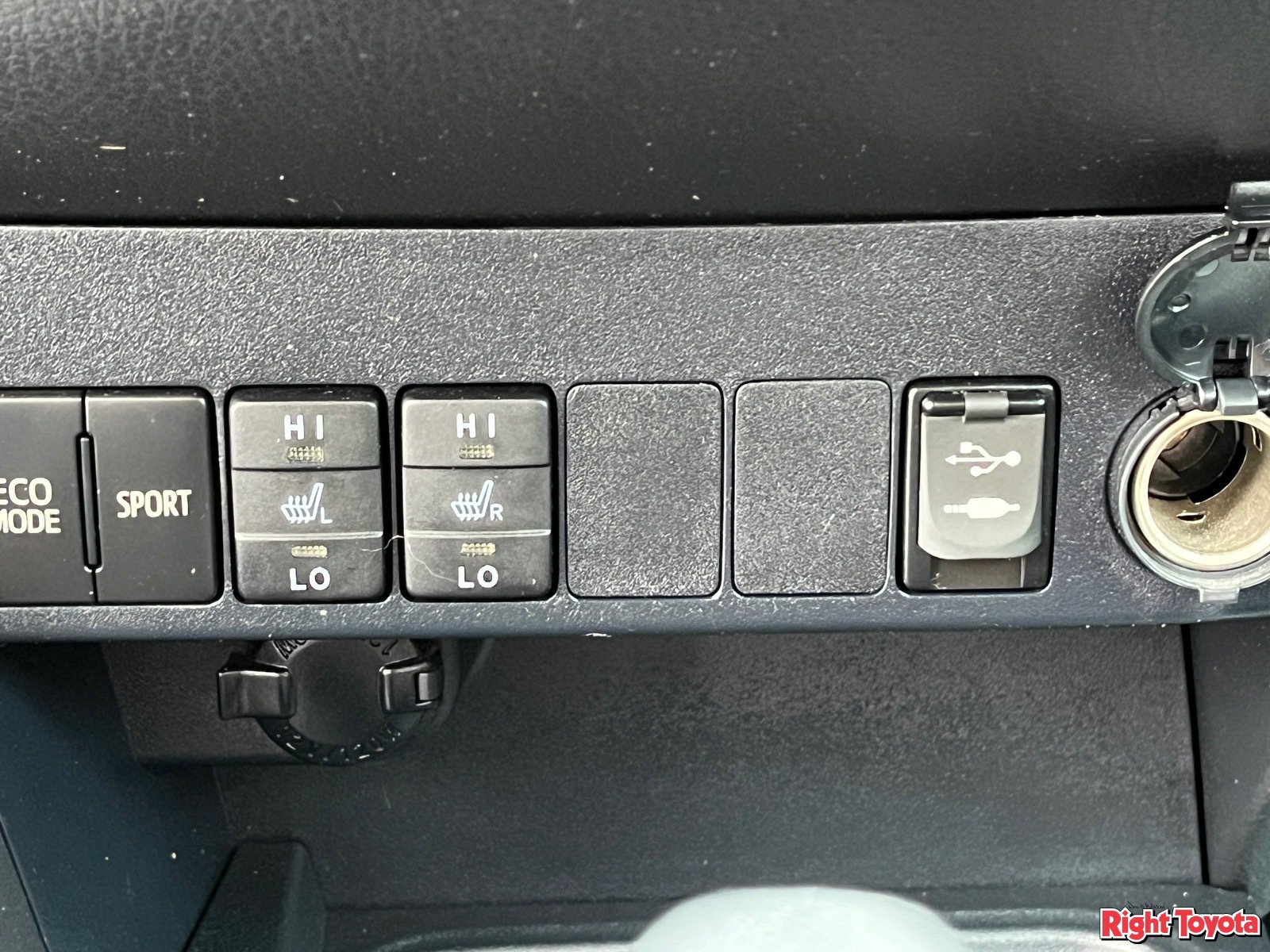 Certified 2017 Toyota RAV4 SE FWD image 27