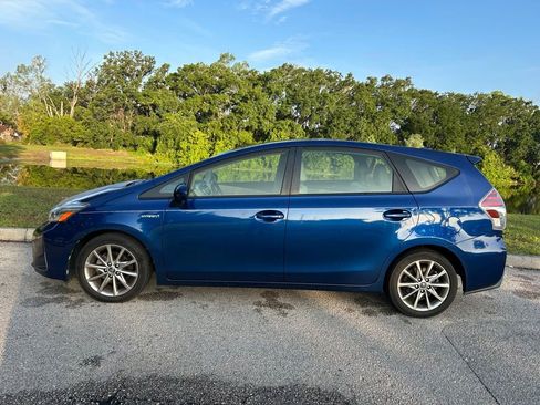 Used 2017 Toyota Prius V Five w/ Advanced Technology Package FWD image 3