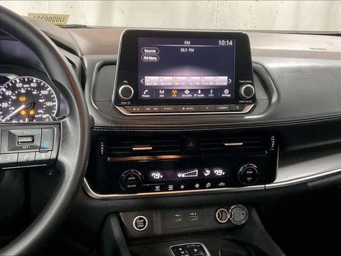 Used 2023 Nissan Rogue SV AWD/4WD image 18