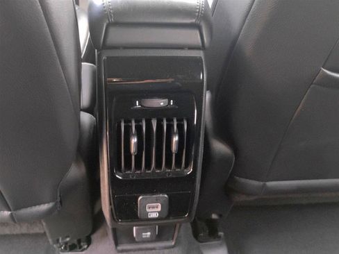 Used 2024 Jeep Compass Latitude AWD/4WD image 16