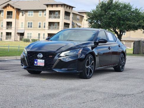 Certified 2023 Nissan Altima 2.5 SR w/ SR Premium Package FWD image 2