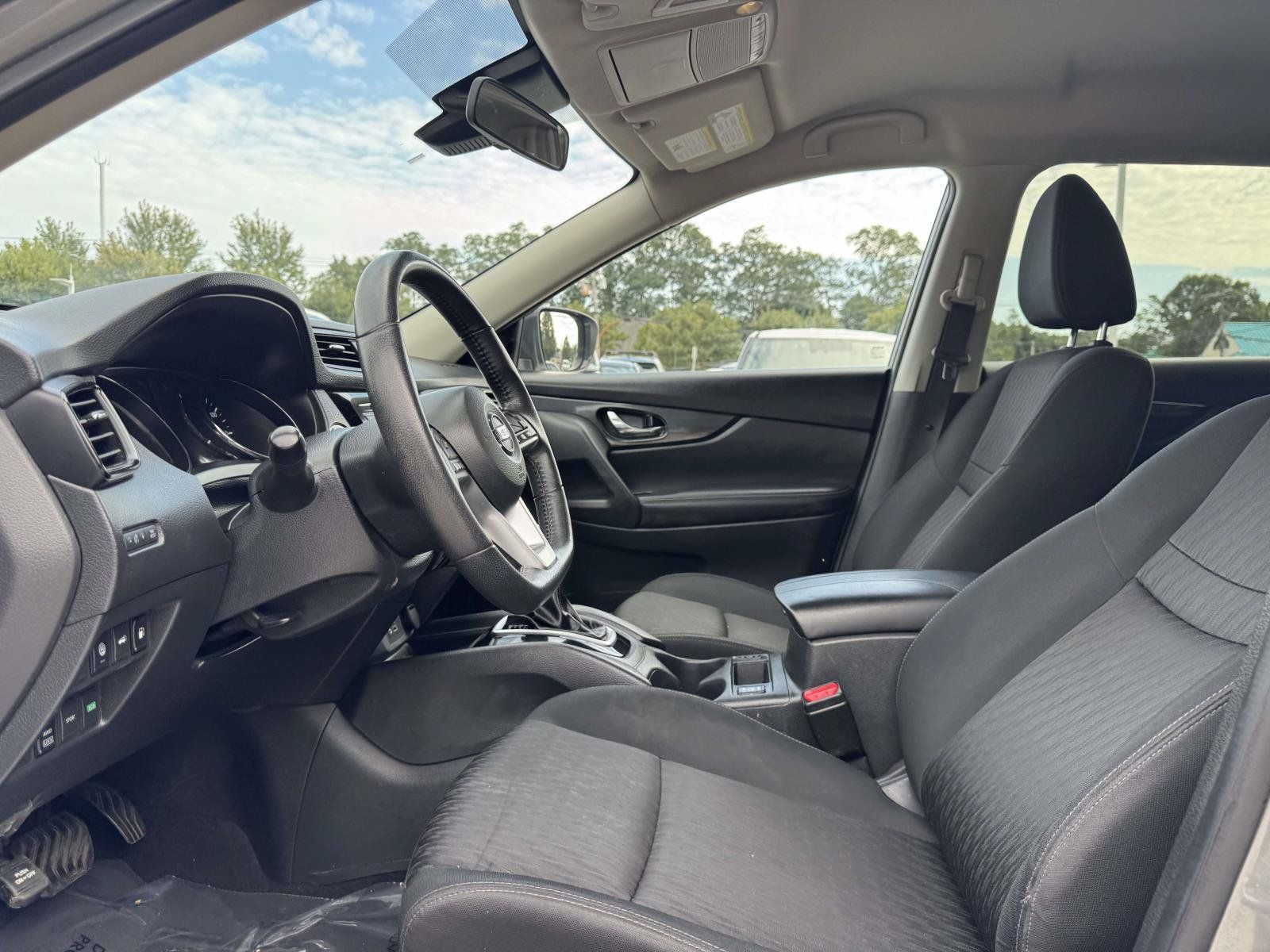 Used 2019 Nissan Rogue SV AWD/4WD image 12