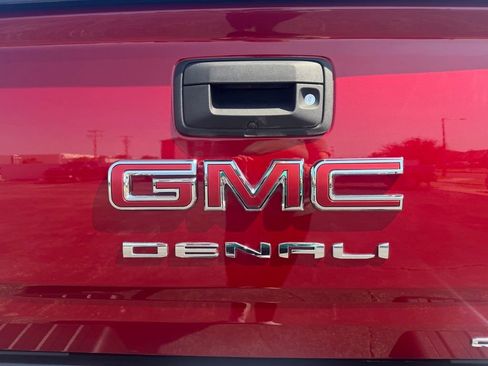Used 2022 GMC Canyon Denali RWD image 16