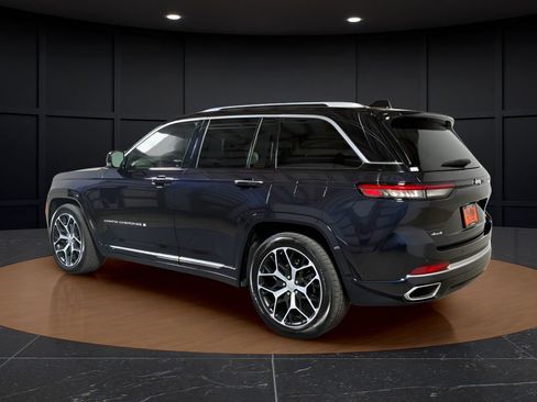 Used 2024 Jeep Grand Cherokee Summit AWD/4WD image 3
