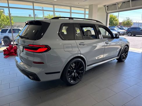 Used 2024 BMW X7 xDrive40i w/ M Sport Package AWD/4WD image 8