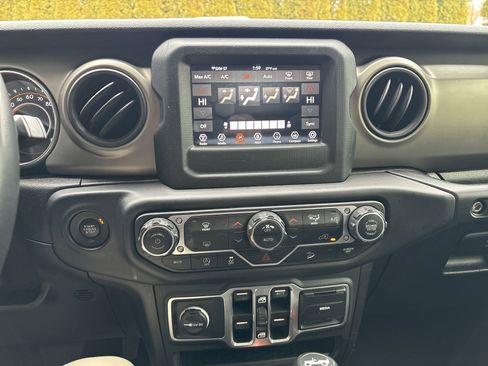 Used 2018 Jeep Wrangler Unlimited Sport S image 25