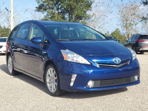 Used 2012 Toyota Prius V Five image 3