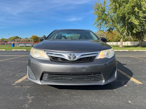 Used 2014 Toyota Camry LE image 3