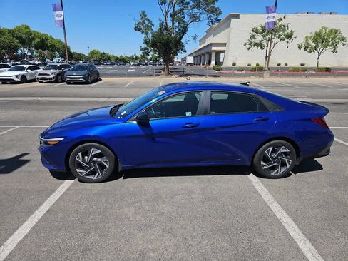 Used 2025 Hyundai Elantra Sport FWD image 5