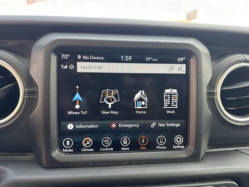 Used 2018 Jeep Wrangler Unlimited Sahara AWD/4WD image 18