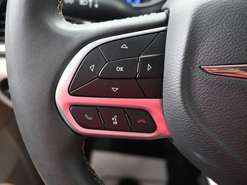Used 2023 Chrysler Pacifica Touring-L FWD image 22