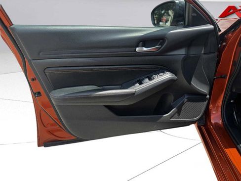 Used 2019 Nissan Altima 2.5 SR w/ SR Premium Package image 18