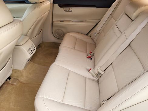 Used 2013 Lexus ES 350 w/ Luxury Pkg image 19