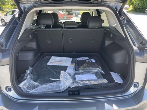 New 2026 Volkswagen Tiguan SE FWD image 8