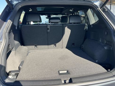 Used 2021 Volkswagen Tiguan SEL Premium R-Line image 26