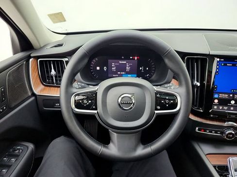 Used 2024 Volvo XC60 B5 Ultimate w/ Protection Package Premier AWD/4WD image 33