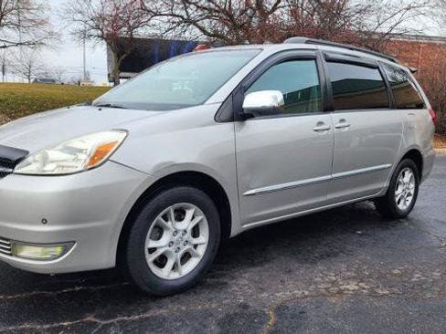 Used 2005 Toyota Sienna XLE Limited image 2