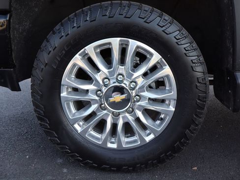 Used 2022 Chevrolet Silverado 3500 High Country w/ Safety Package II AWD/4WD image 41