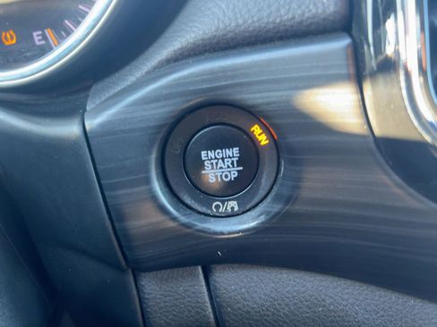 Used 2019 Jeep Grand Cherokee Altitude image 25