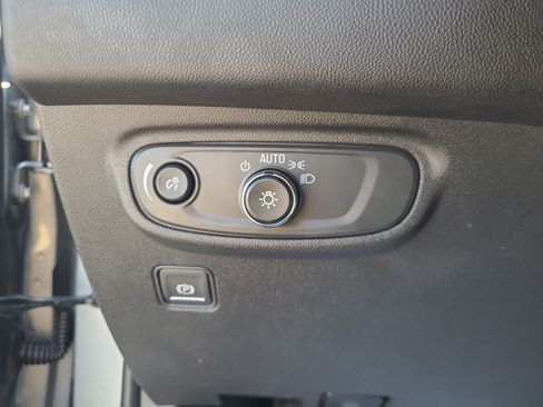 Used 2024 GMC Terrain SLE w/ Driver Convenience Package FWD image 26