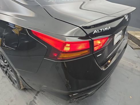Used 2020 Nissan Altima 2.0 Platinum FWD image 17