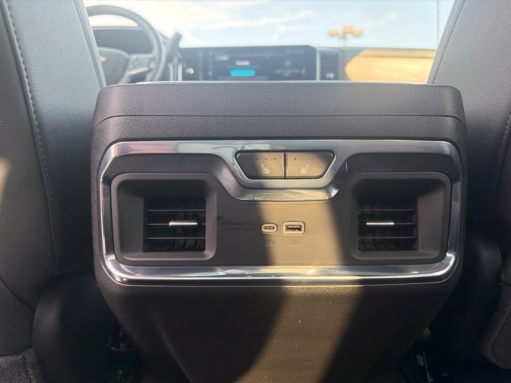 Used 2025 Chevrolet Silverado 2500 High Country w/ Technology Package AWD/4WD image 17