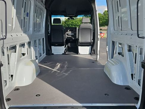 Used 2025 Mercedes-Benz Sprinter 2500 image 9