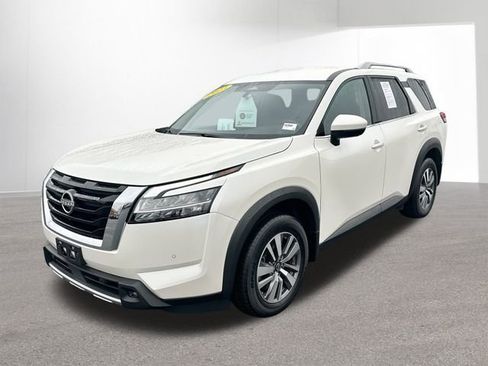 Certified 2023 Nissan Pathfinder SL image 1