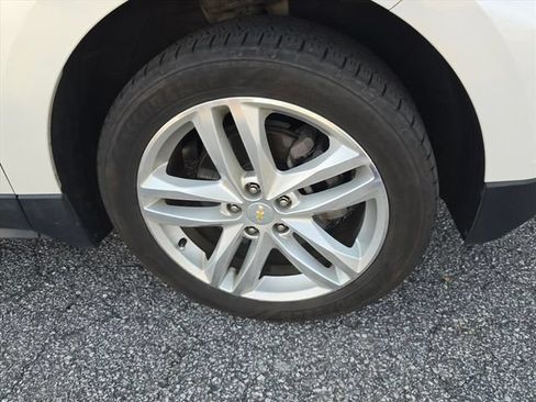 Used 2019 Chevrolet Equinox Premier FWD image 14