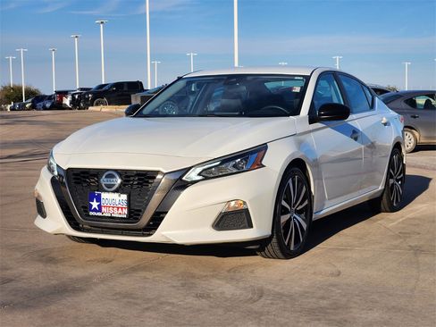 Used 2021 Nissan Altima 2.5 SR image 2