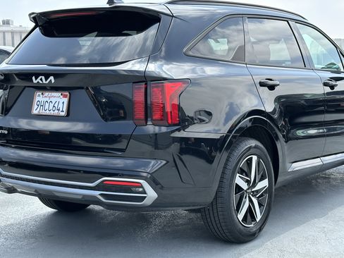 Certified 2023 Kia Sorento S FWD image 8