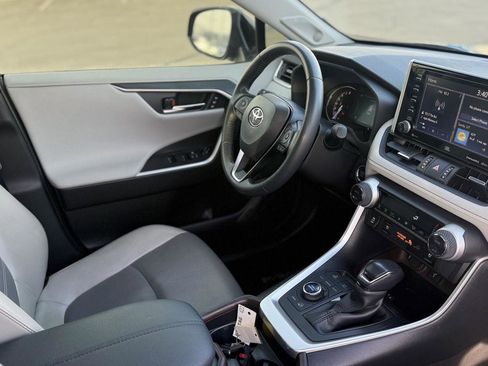 Used 2020 Toyota RAV4 Limited image 37