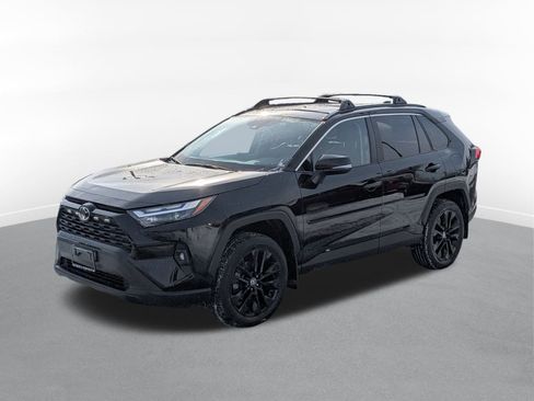 Used 2022 Toyota RAV4 XLE Premium image 5
