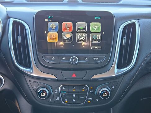 Used 2018 Chevrolet Equinox Premier image 16