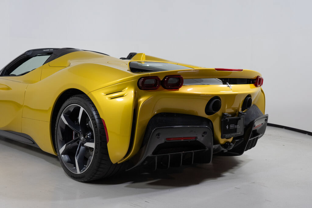 Used 2022 Ferrari SF90 Spider AWD/4WD image 10