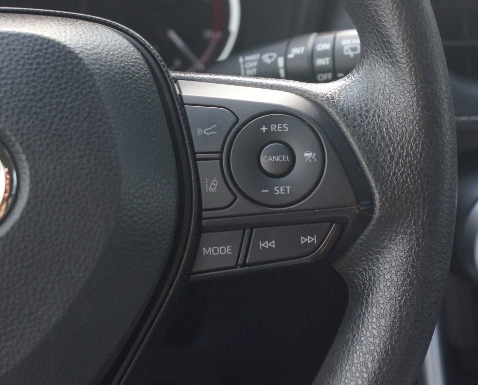 Used 2025 Toyota RAV4 XLE AWD/4WD image 10