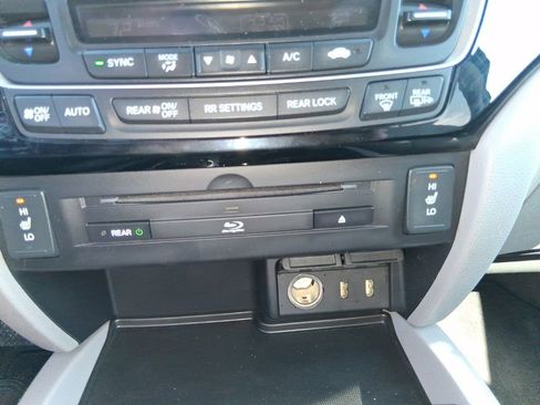 Used 2018 Honda Pilot Touring image 18